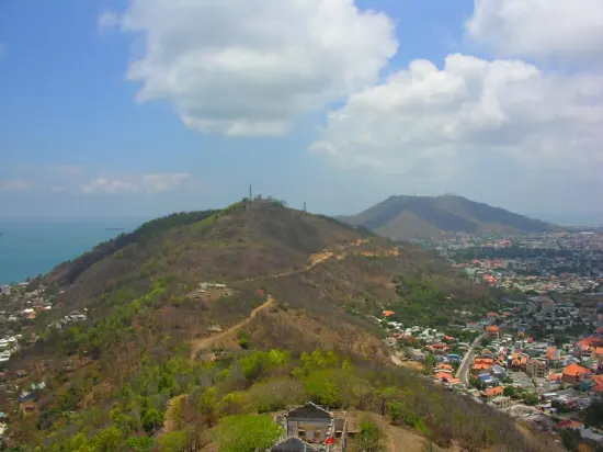 붕따우 산과 시내